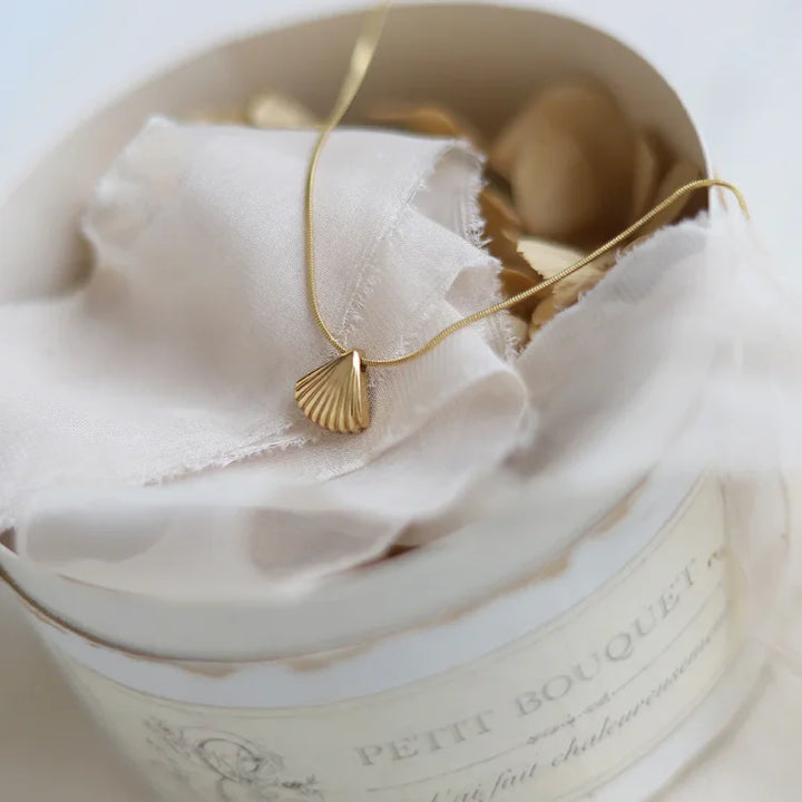 Arany Szent Jakab kagyló Virágfüzér - Lila