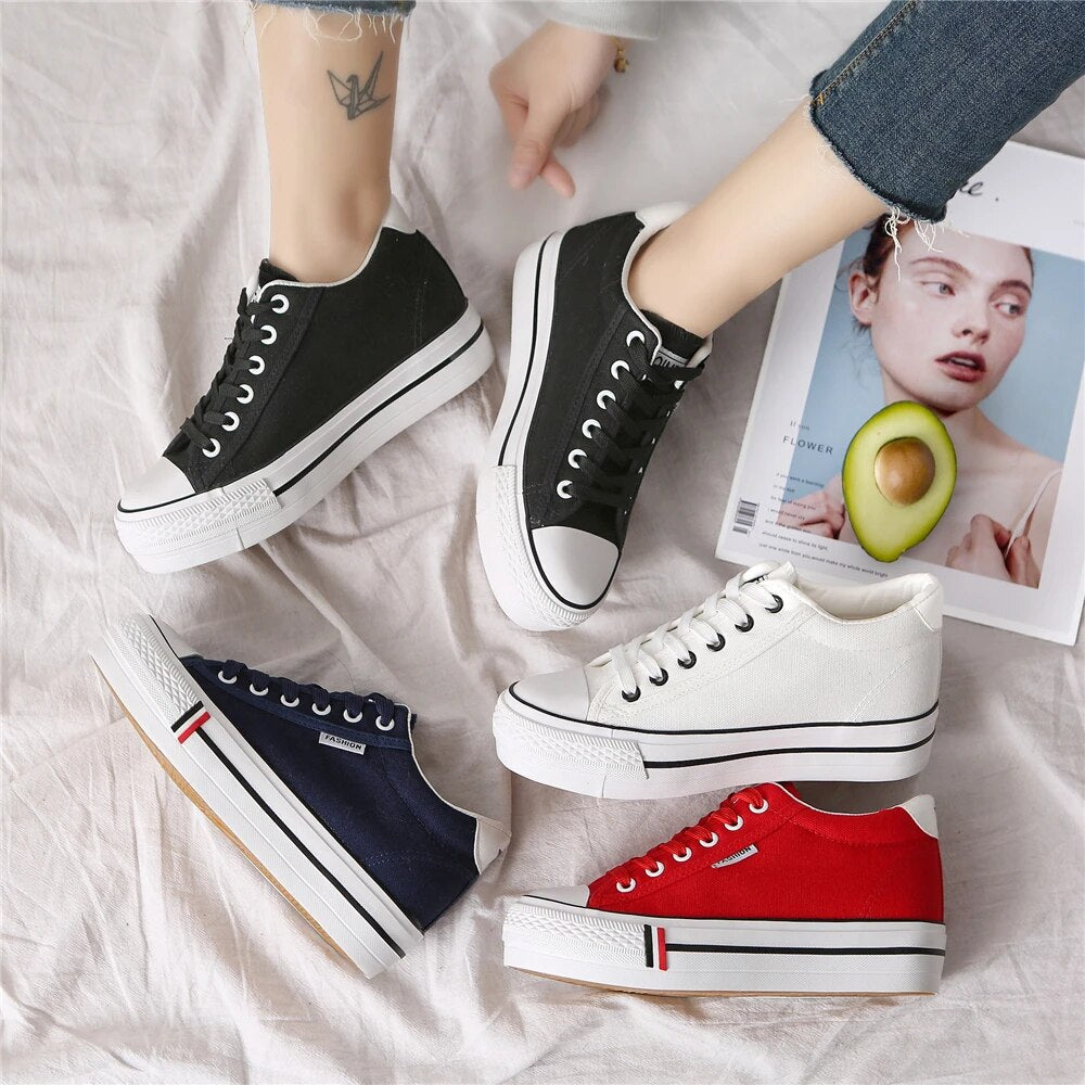 Stílusos női vászon sneaker lapos talppal - Leonie