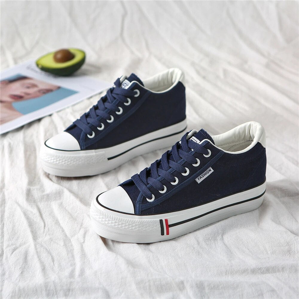 Stílusos női vászon sneaker lapos talppal - Leonie