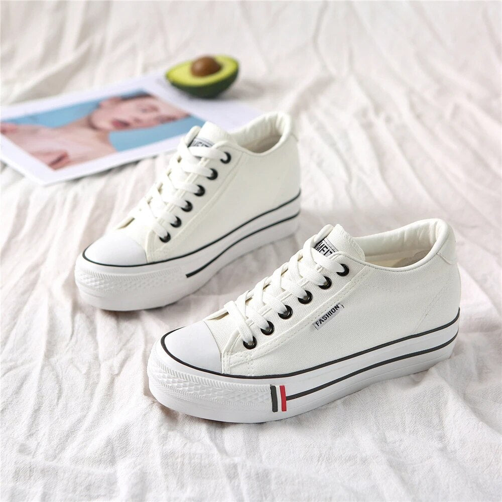 Stílusos női vászon sneaker lapos talppal - Leonie