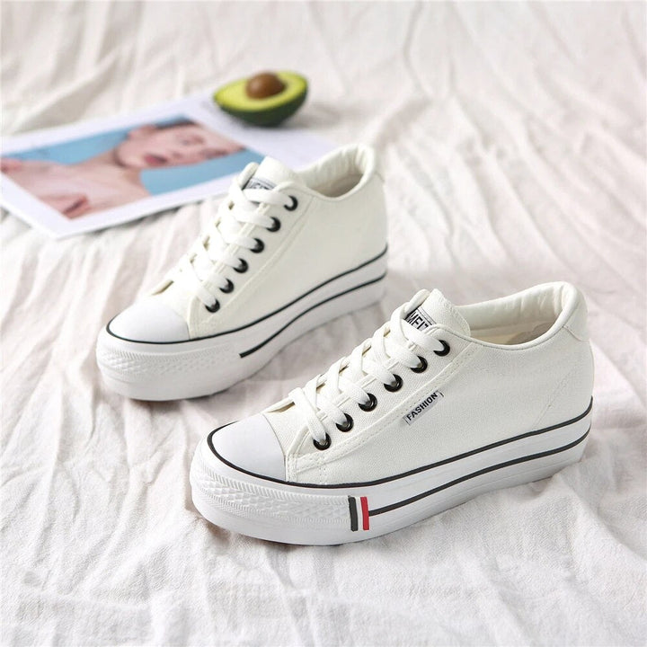 Stílusos női vászon sneaker lapos talppal - Leonie