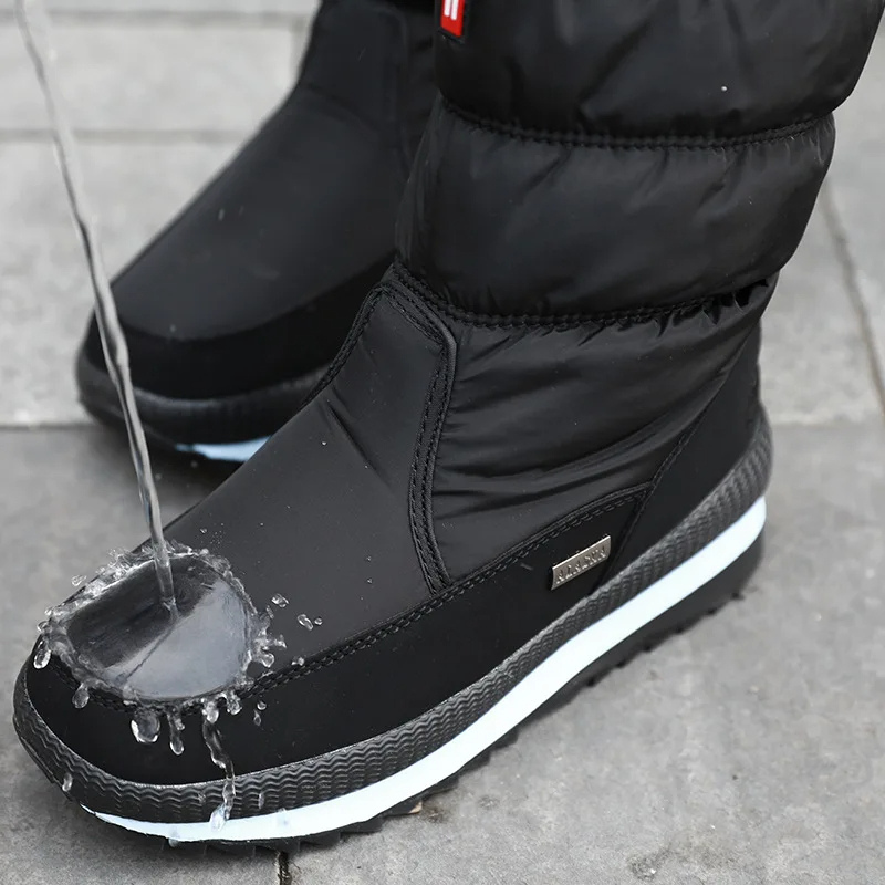 Wasserdichte schwarze Winterstiefel, rutschfest, für Herren, mit Wasserabweisungsfunktion.