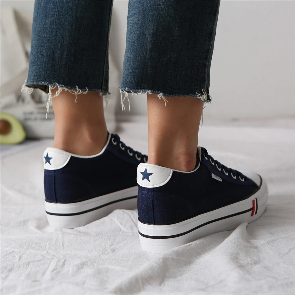 Stílusos női vászon sneaker lapos talppal - Leonie