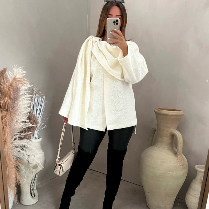 Bouclé Poncho sálrészlettel – Vivienne