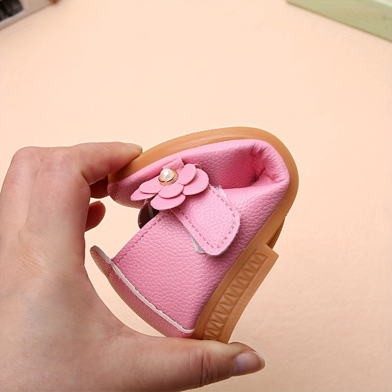 Csúszásgátlós cipők Liv - puha talppal lányoknak