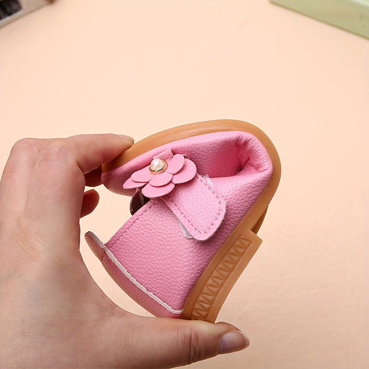 Csúszásgátlós cipők Liv - puha talppal lányoknak