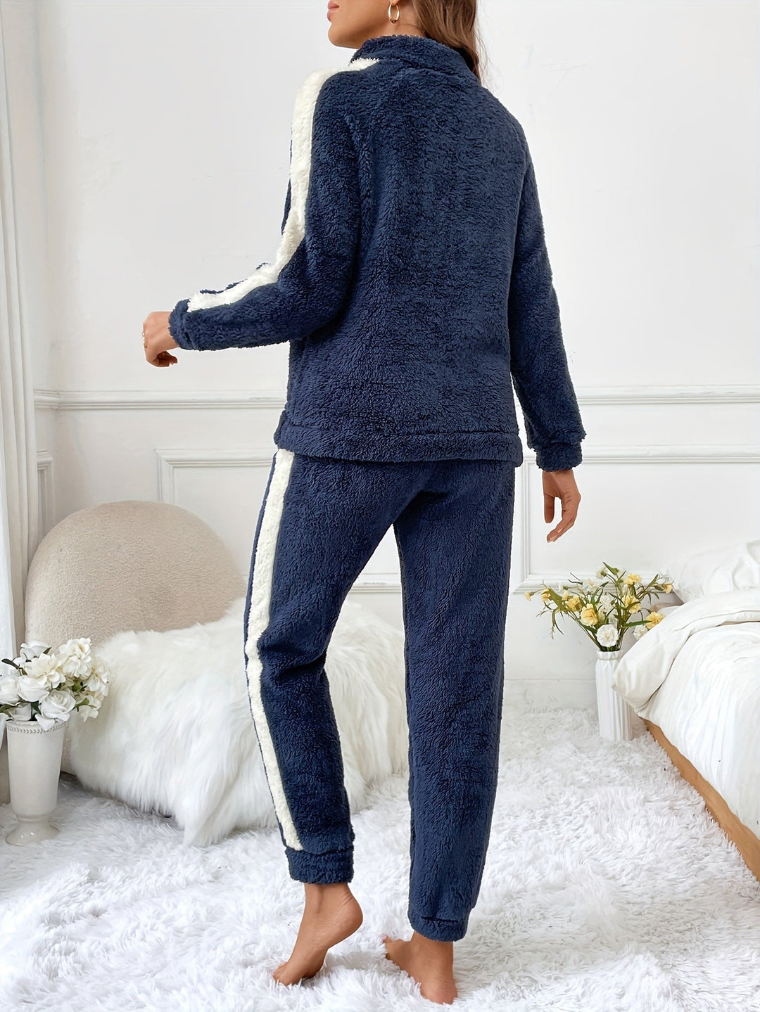 Puha Plüss Lounge Pizsama Szett Színkiemelésekkel - Lyra