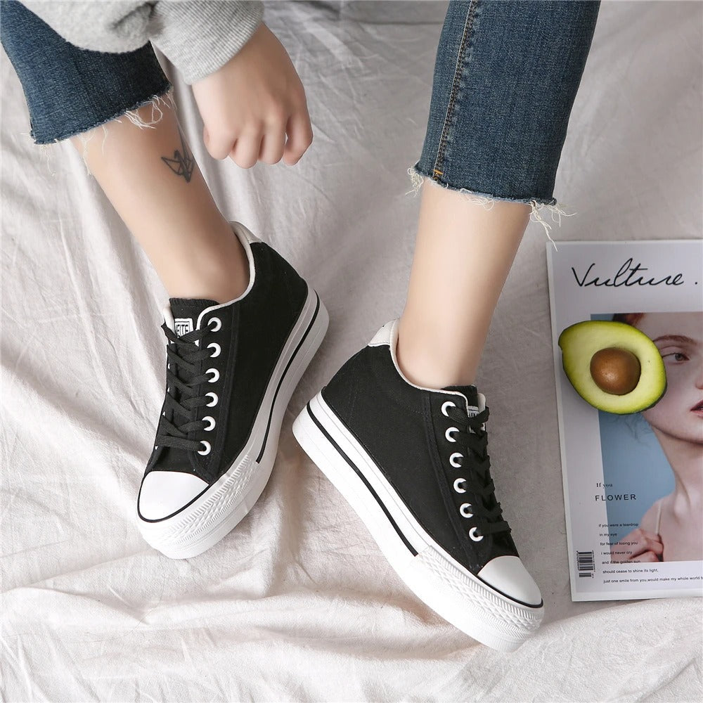 Stílusos női vászon sneaker lapos talppal - Leonie