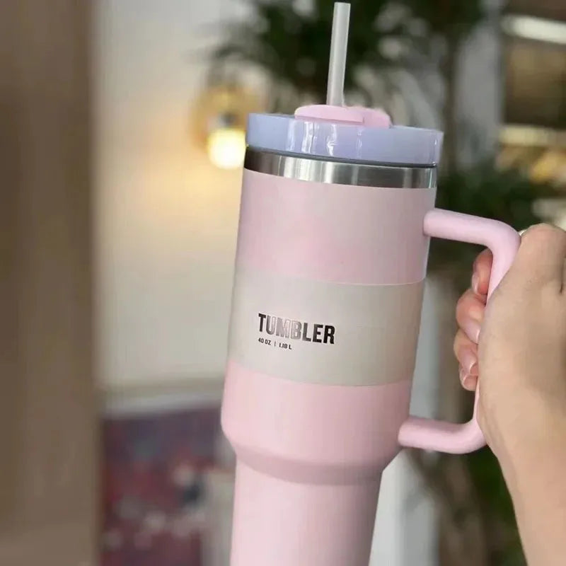 Vákuum Szigetelt Kupa Fedéllel és Szívószállal - ThermoTumbler