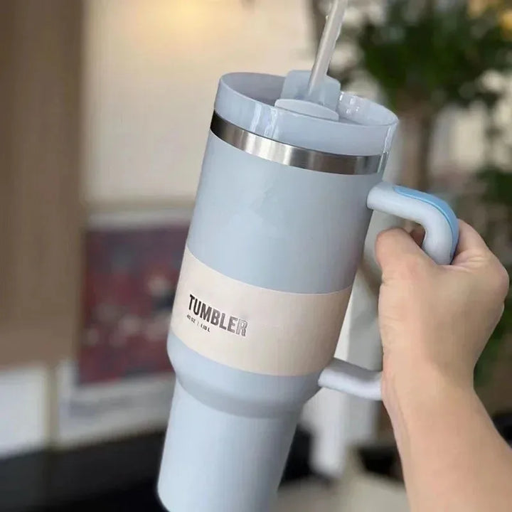 Vákuum Szigetelt Kupa Fedéllel és Szívószállal - ThermoTumbler