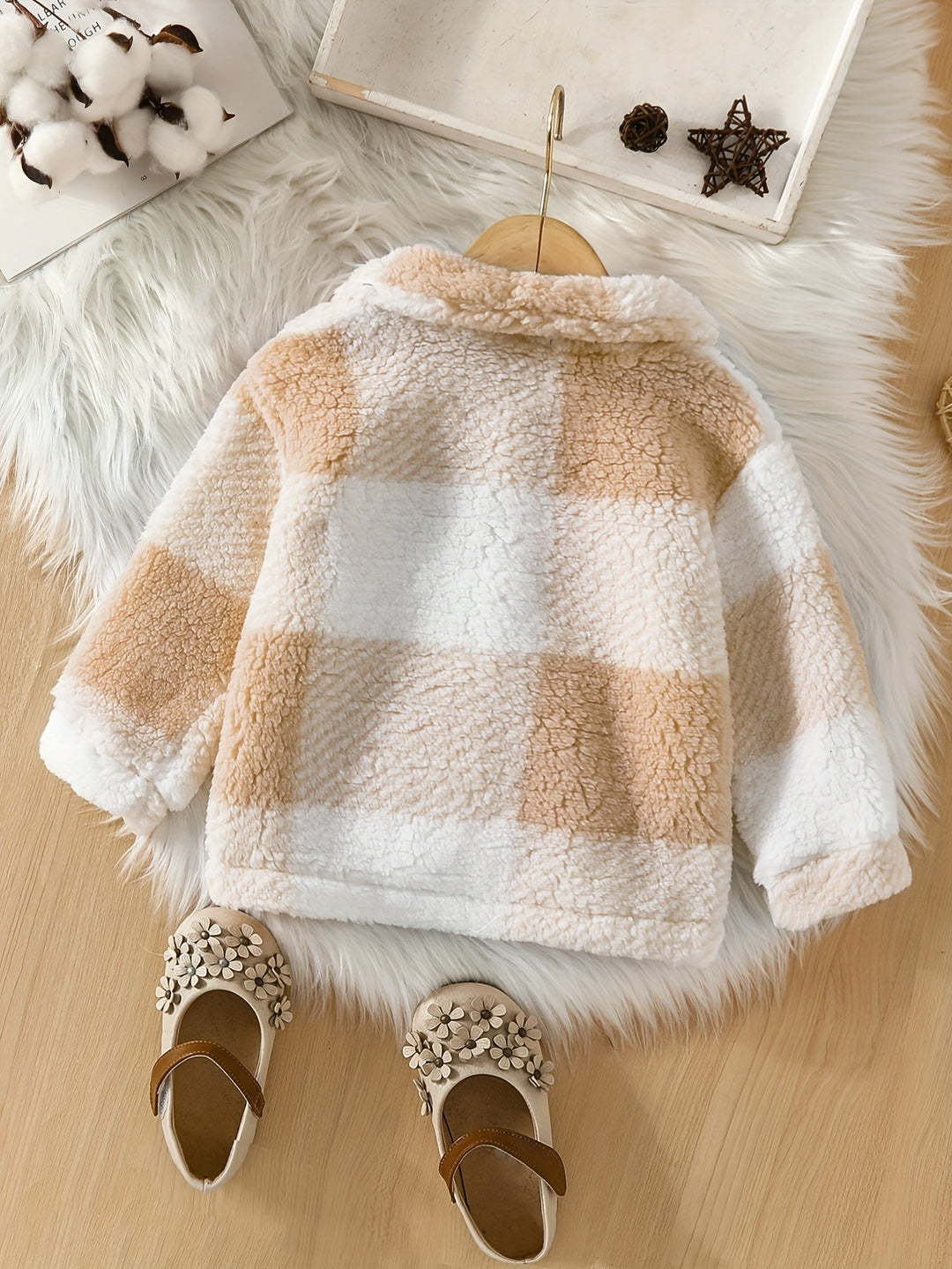 Rowie gyerekeknek készült puha, kockás plüssdzseki – ideális hűvös napokra