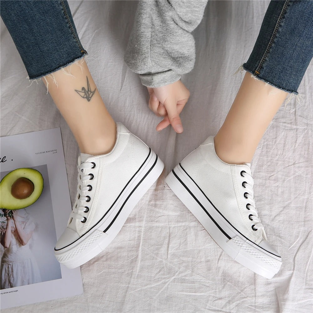 Stílusos női vászon sneaker lapos talppal - Leonie