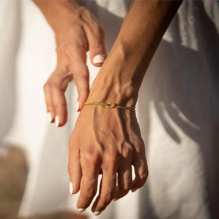 Minimalista Kötött Karkötő – Elva