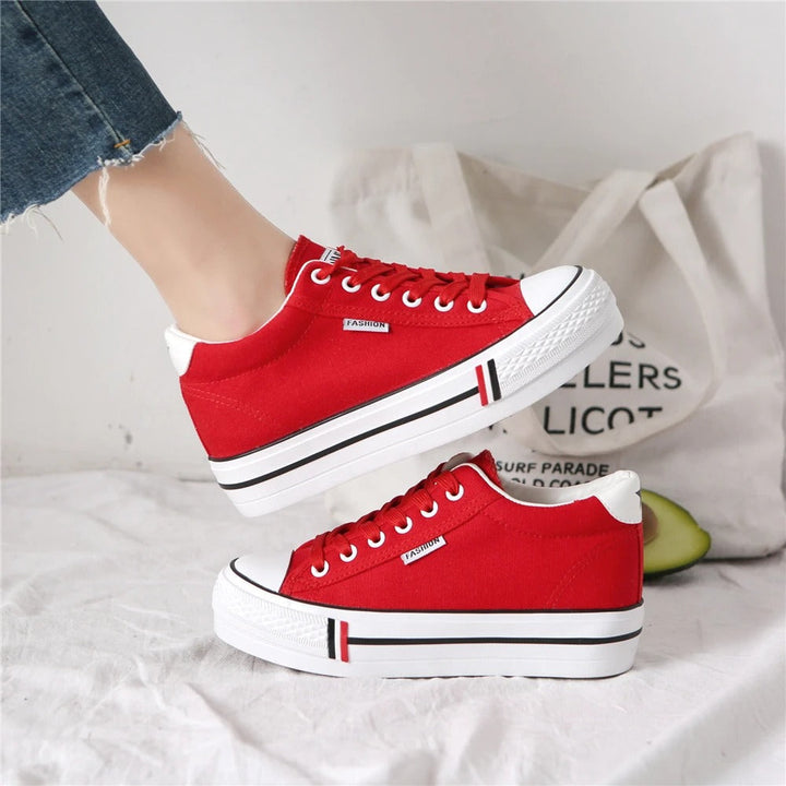 Stílusos női vászon sneaker lapos talppal - Leonie