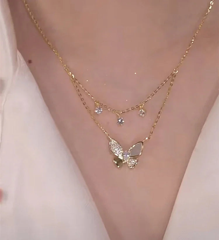 Két rétegű zirkónia és gyöngyház pillangó nyaklánc - Elayna