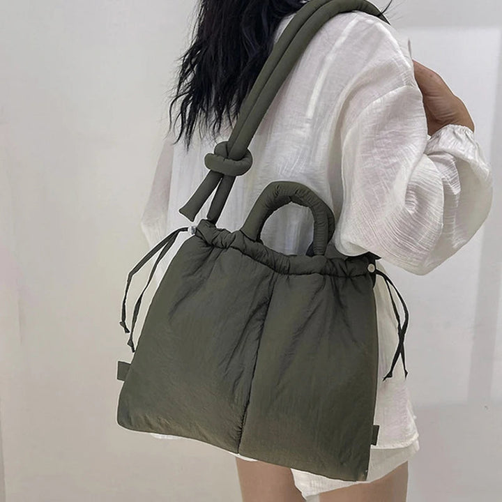 Egyedi Puffer Kézitáska Trendy Térfogattal - Riva