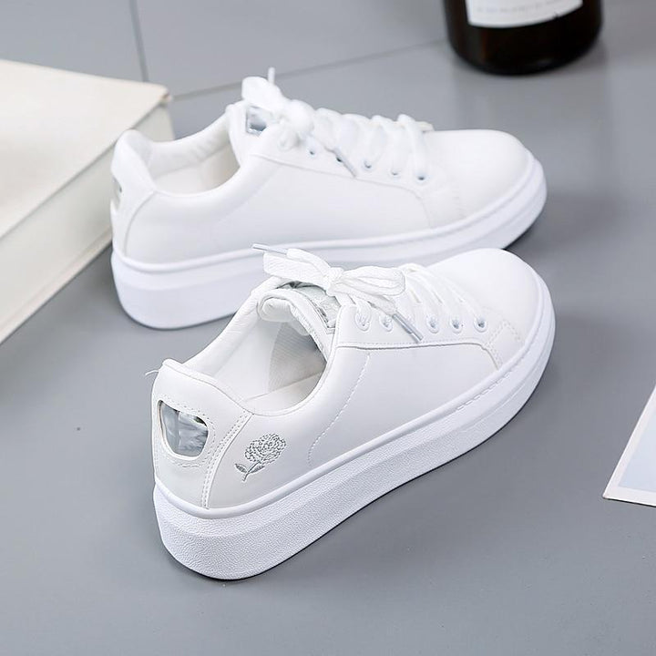 Trendi női sneaker műbőrből fémes részletekkel – Norell