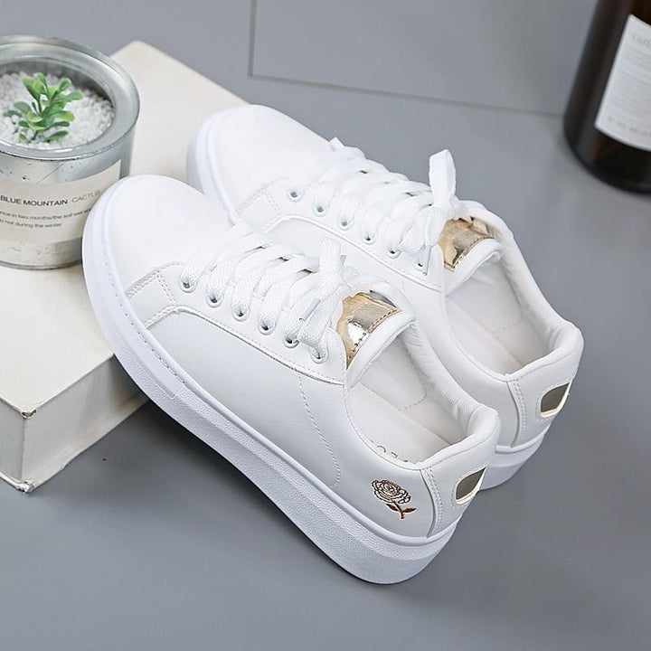 Trendi női sneaker műbőrből fémes részletekkel – Norell