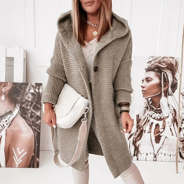 Félhosszú kötött női kardigán gombos záródással és kapucnival - Mila