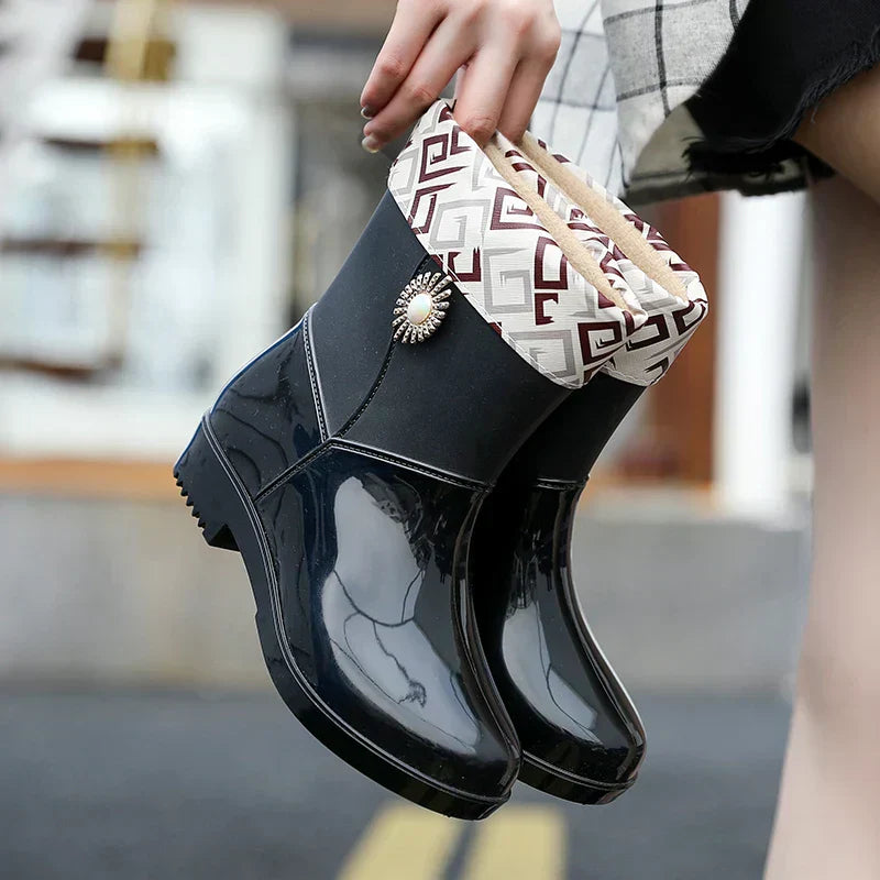 Női vízálló esőcsizma virágmintával és profil talppal – Serelina