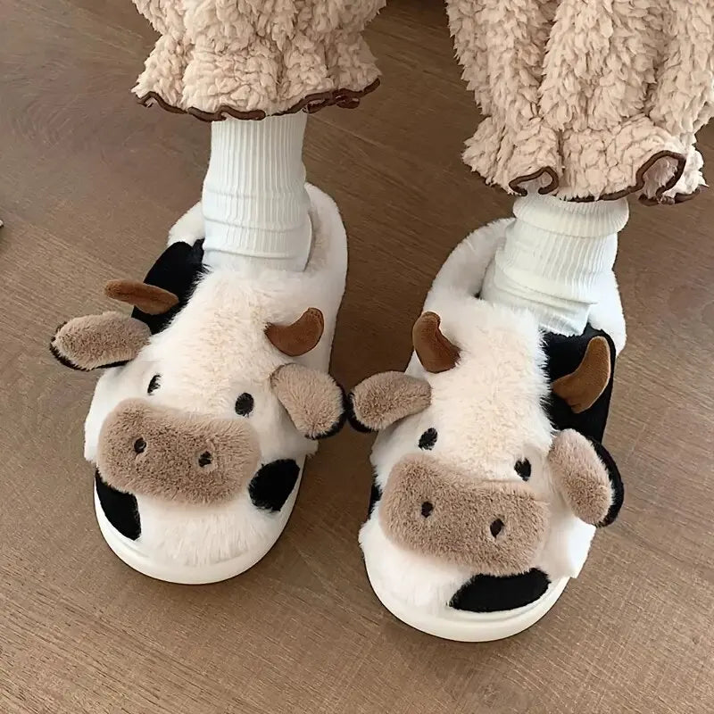 Plüss házi cipők tehén mintával – PlushCow