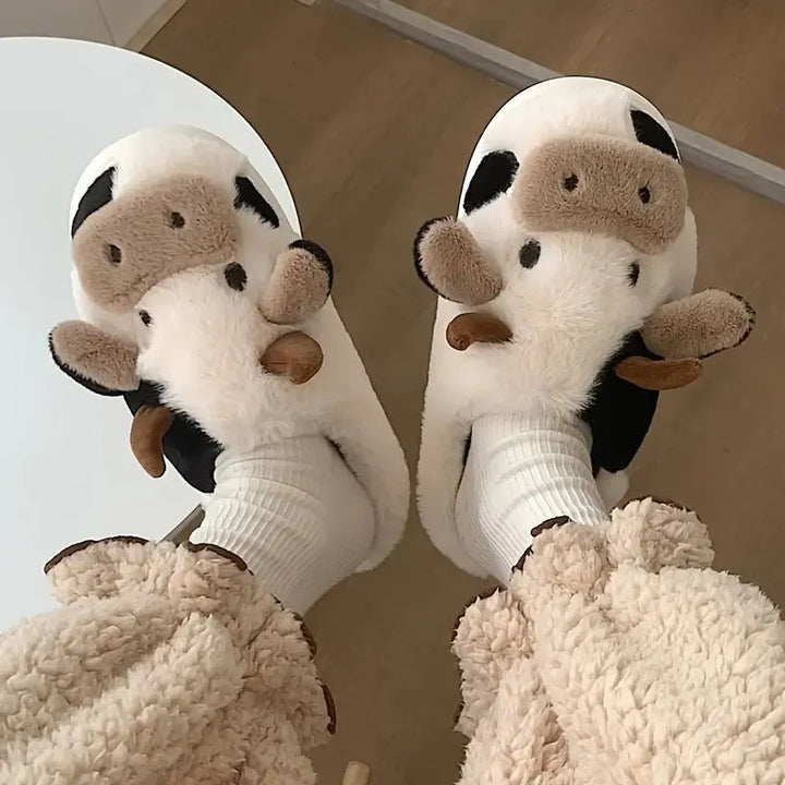 Plüss házi cipők tehén mintával – PlushCow