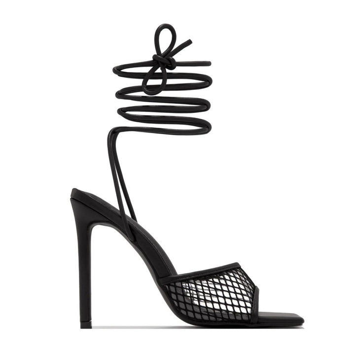 Pumps csúcsos megjelenéssel – Céleste