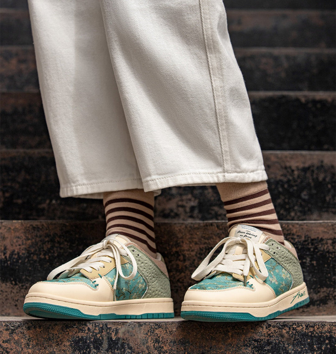 Stílusos unisex művész sneakers mandulavirág mintával – Arta