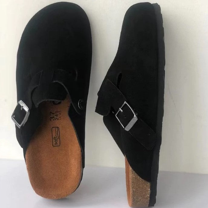Schwarze Wildleder-Clogs mit Schnalle, ergonomische Korksohle, Damenmode, bequemes Schuhwerk.