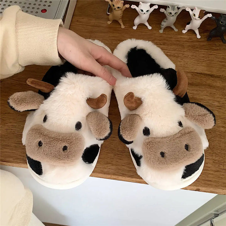 Plüss házi cipők tehén mintával – PlushCow