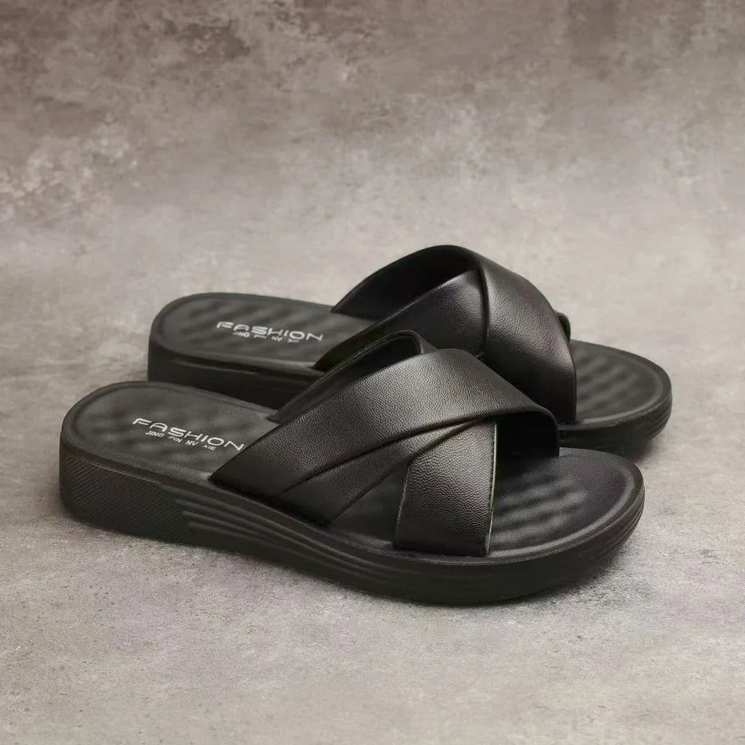 Női bőrhatású wedge papucs nyitott lábujjrészsel – Cassy