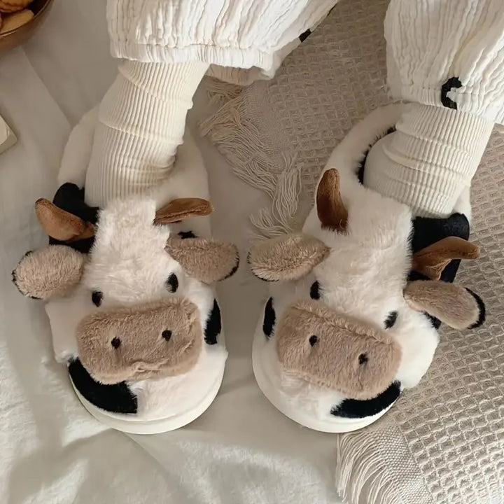 Plüss házi cipők tehén mintával – PlushCow