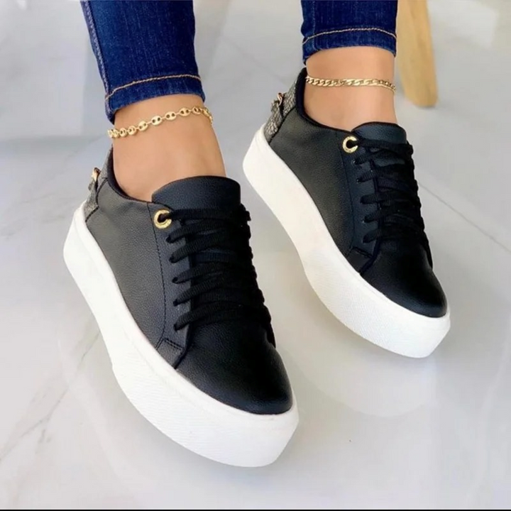 Fehér Bőr Sneakers Fém Lánccal - ComfortStep