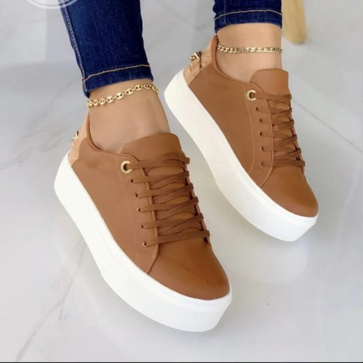 Fehér Bőr Sneakers Fém Lánccal - ComfortStep