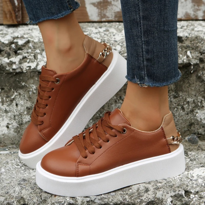 Fehér Bőr Sneakers Fém Lánccal - ComfortStep