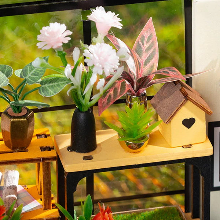 Miniatűr DIY Kiskert Ház Építőcsomag – BloomHaus