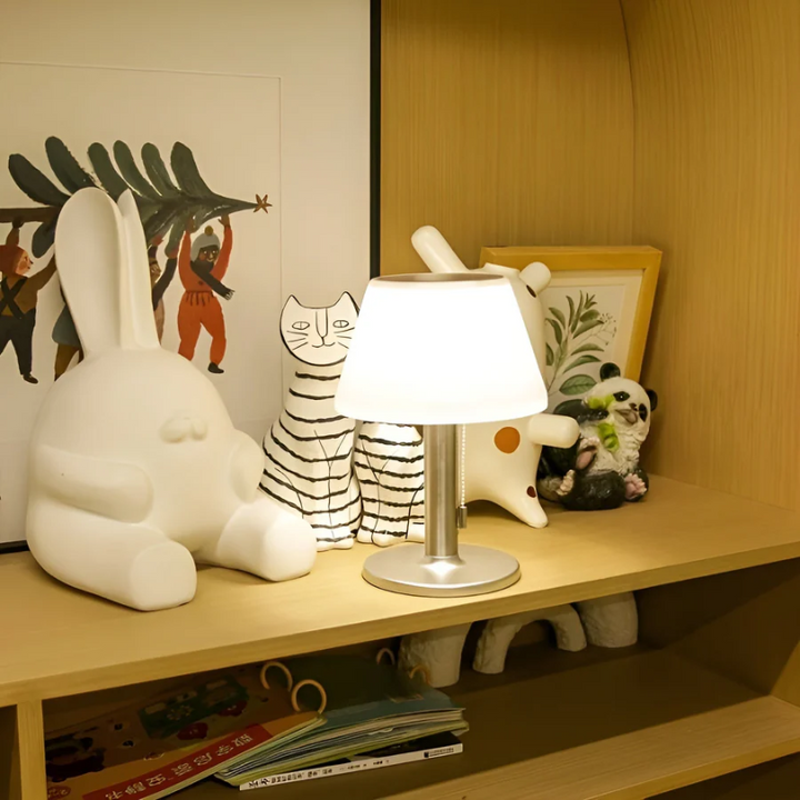 Stílusos Napelemes Asztali Lámpa - SolarLuxe