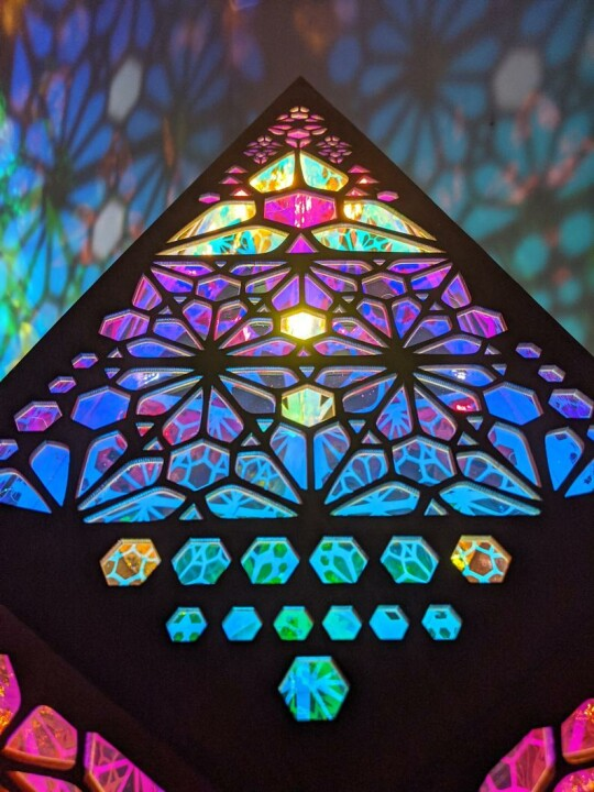 Üvegfestett Stílusú LED Asztali Lámpa - LumiAura