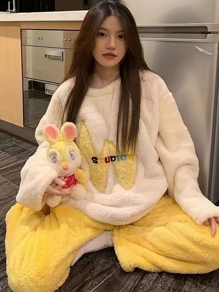 Női flanel pizsama szett hímzéssel és kerek nyakkivágással ősz/tél – Alissa