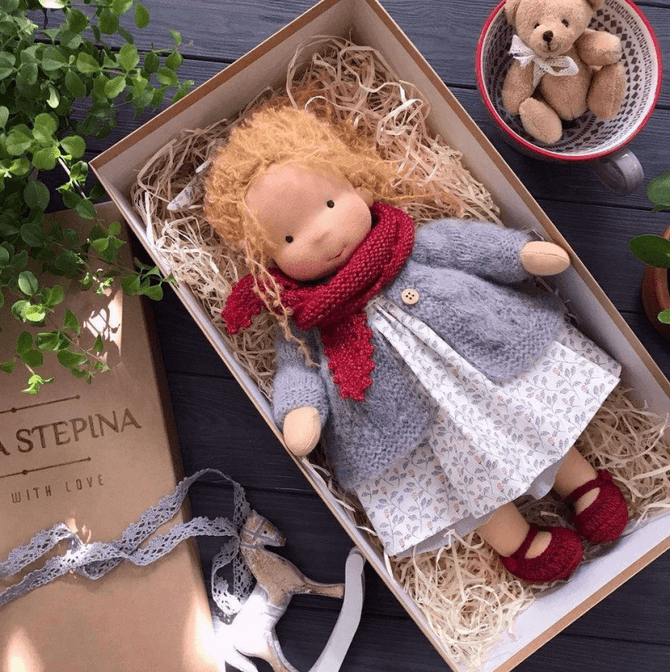 Kézzel készült Waldorf Plüss Figura - Poppi