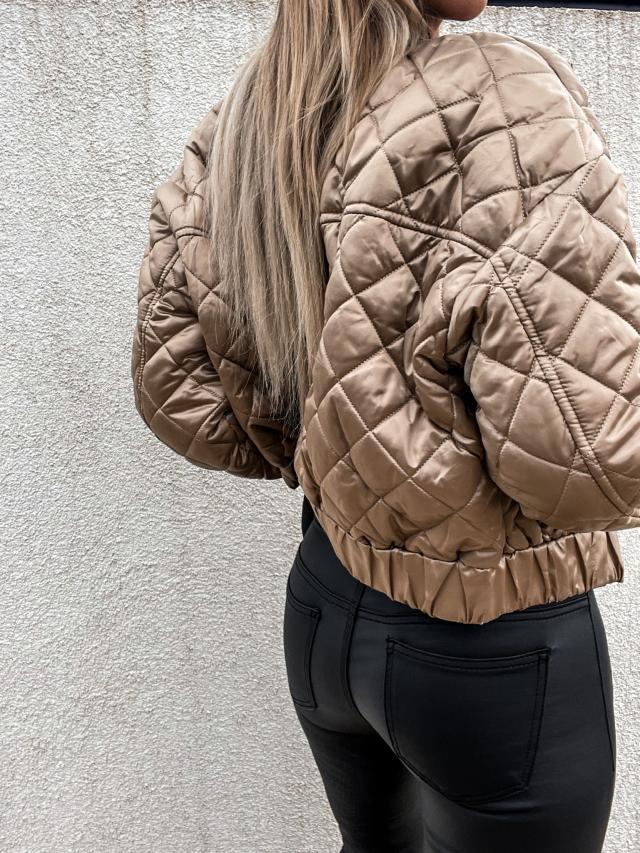 Táskákkal ellátott női bomber dzseki – Marisa