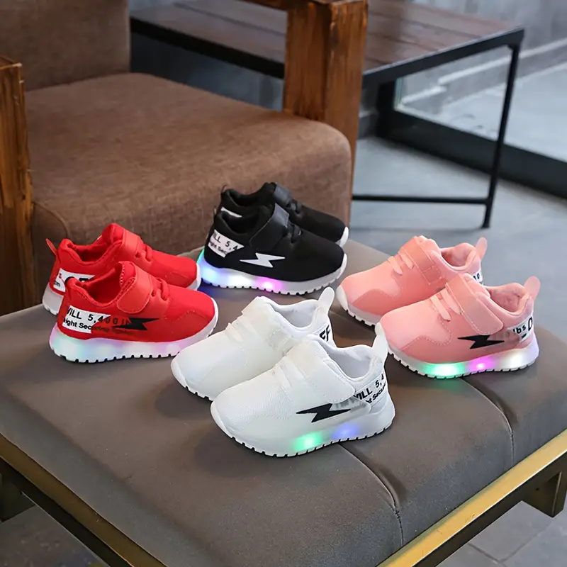 Kényelmes Kisgyermek Sportcipő LED Világítással - GlowSteps