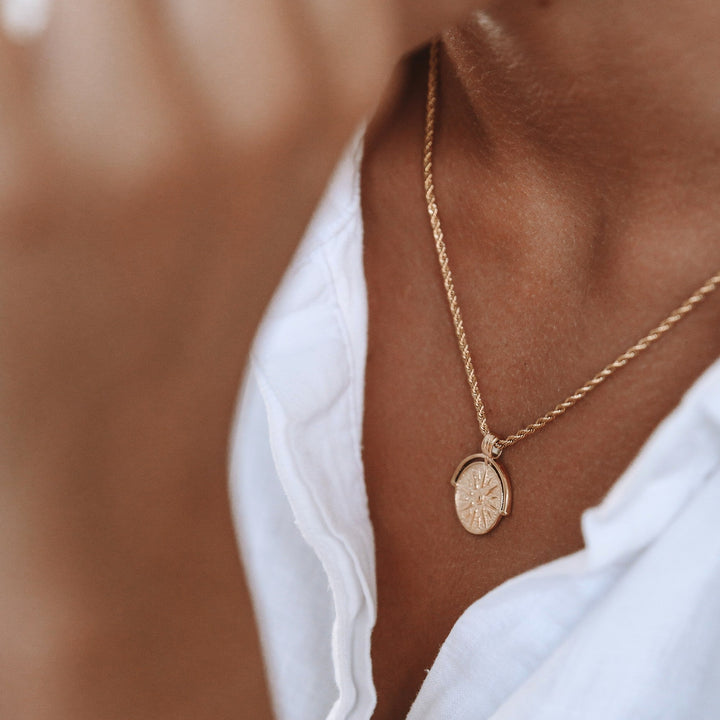 Stílusos Napernyezet Nyaklánc - Aurora