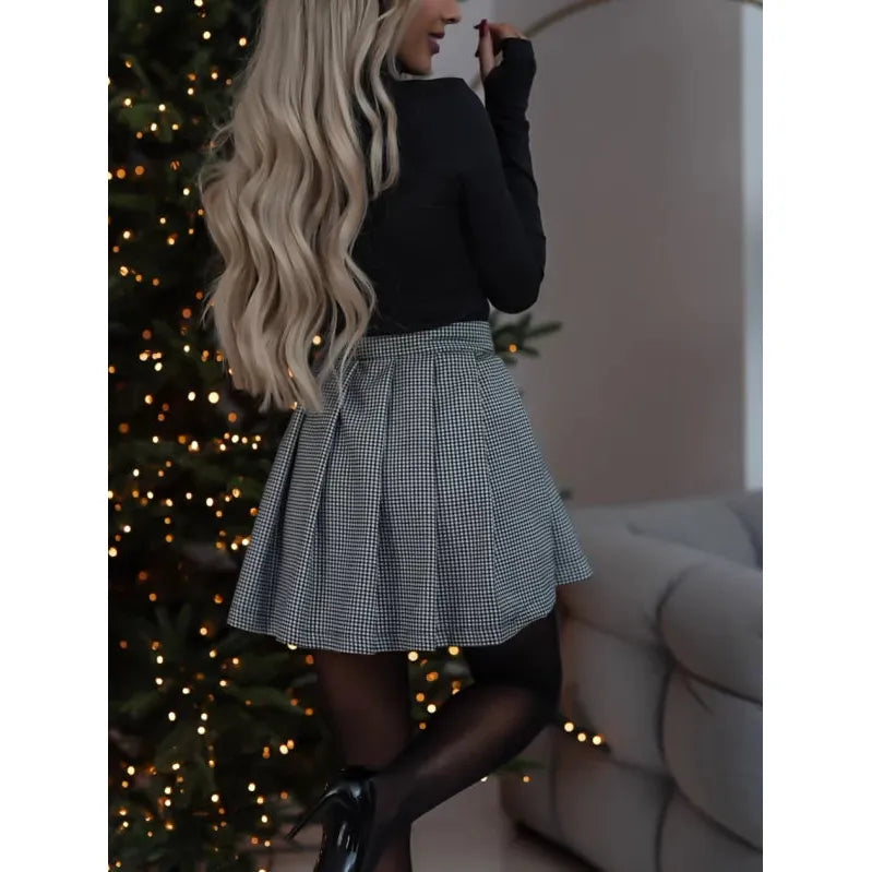Rövid, kockás szoknya sokoldalú stílussal - Romy