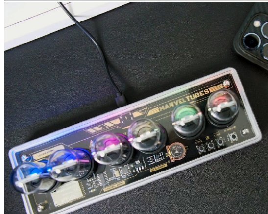 Vertikális LED Nixie Asztali Óra – Chronix