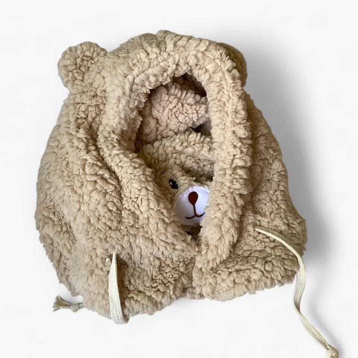 Cartoon Berenmuts fülekkel és arcvédővel - Winnie