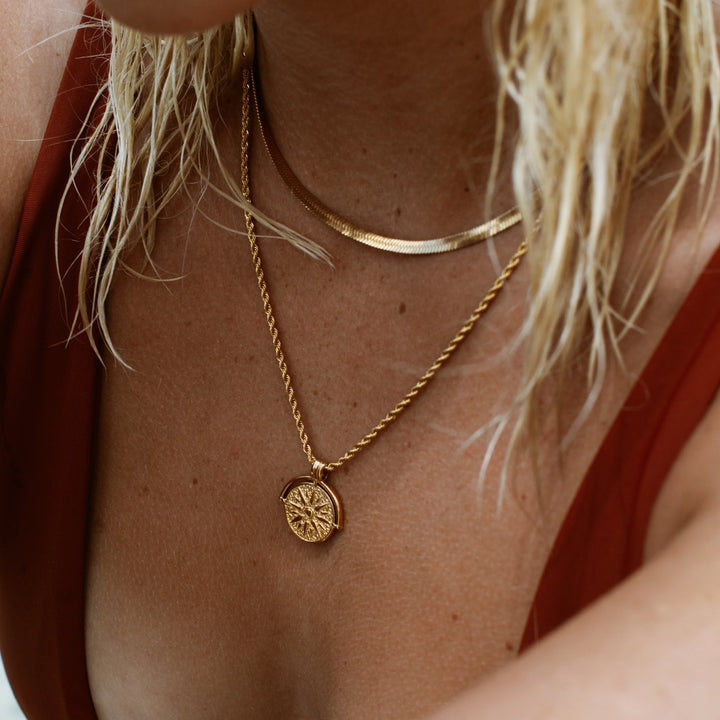 Stílusos Napernyezet Nyaklánc - Aurora