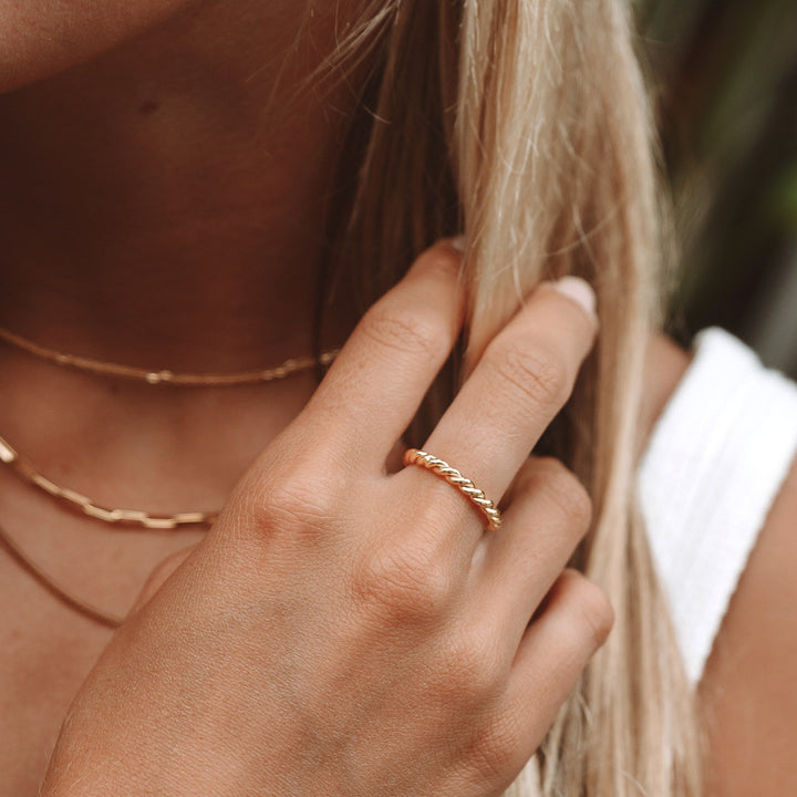 Csavart Gyűrű Szimbolikával - Tessa