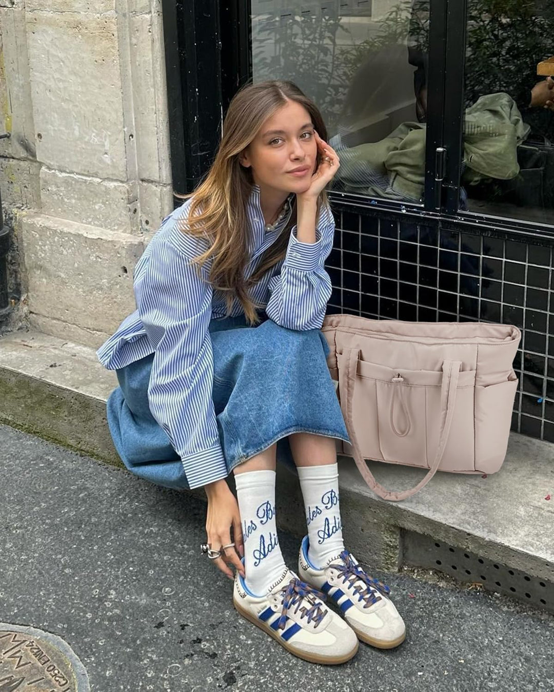 Varrt pufi táska pohártartóval és laptop rekesszel utazáshoz és munkához